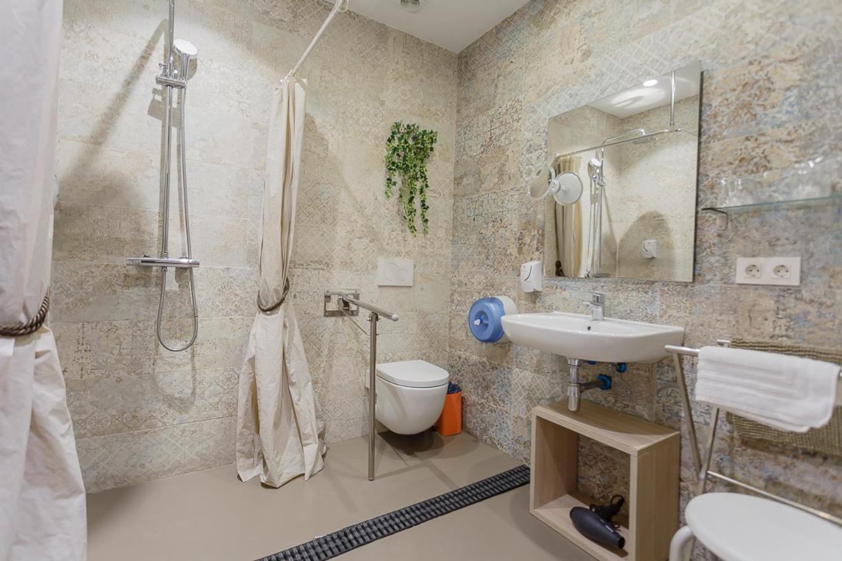 Hostal Rodas Pamplona Esterno foto