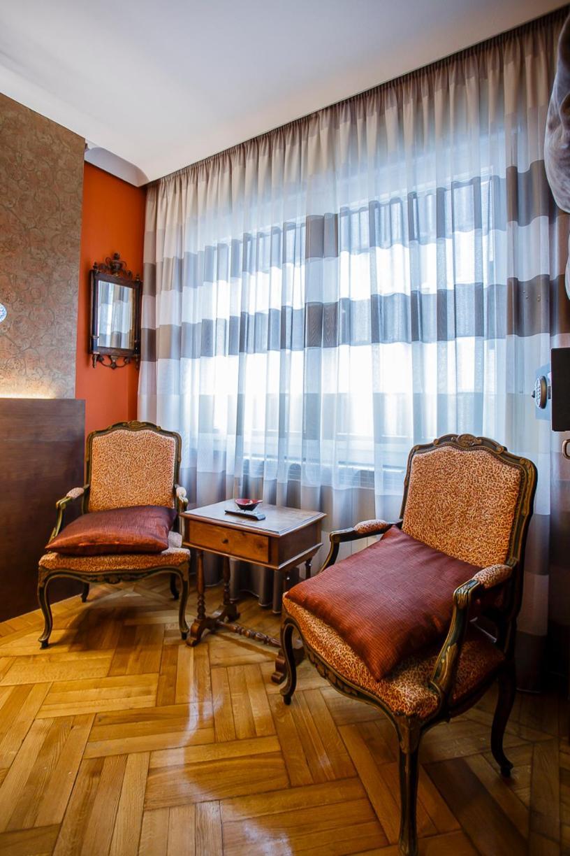Hostal Rodas Pamplona Esterno foto