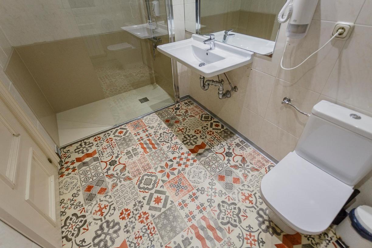 Hostal Rodas Pamplona Esterno foto
