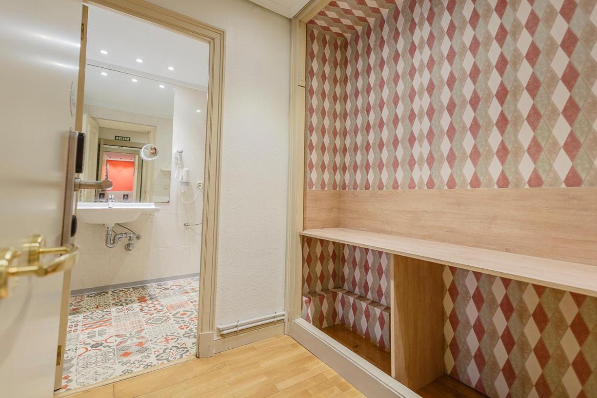 Hostal Rodas Pamplona Esterno foto