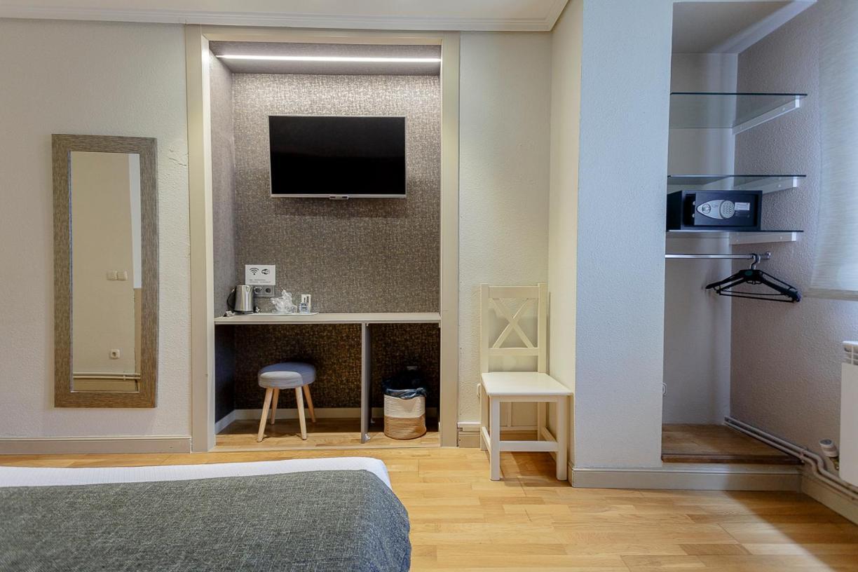 Hostal Rodas Pamplona Esterno foto