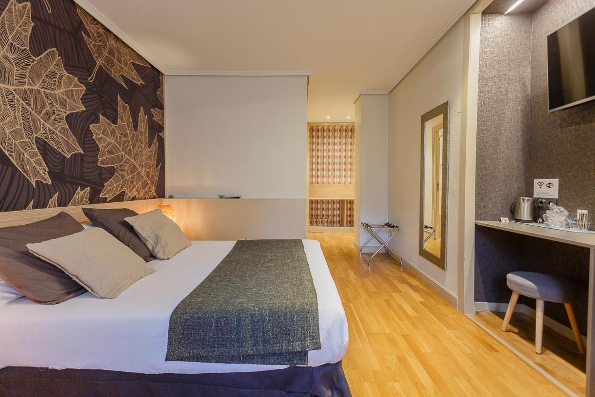 Hostal Rodas Pamplona Esterno foto