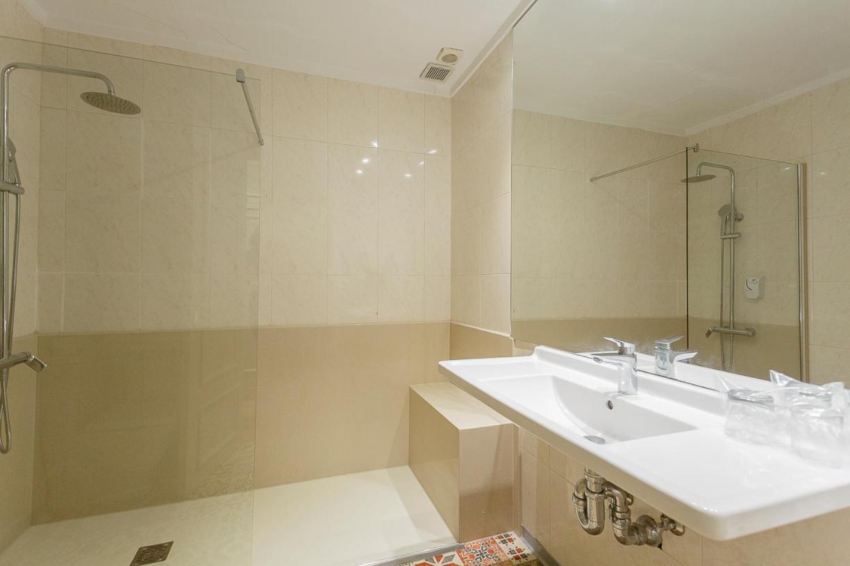Hostal Rodas Pamplona Esterno foto