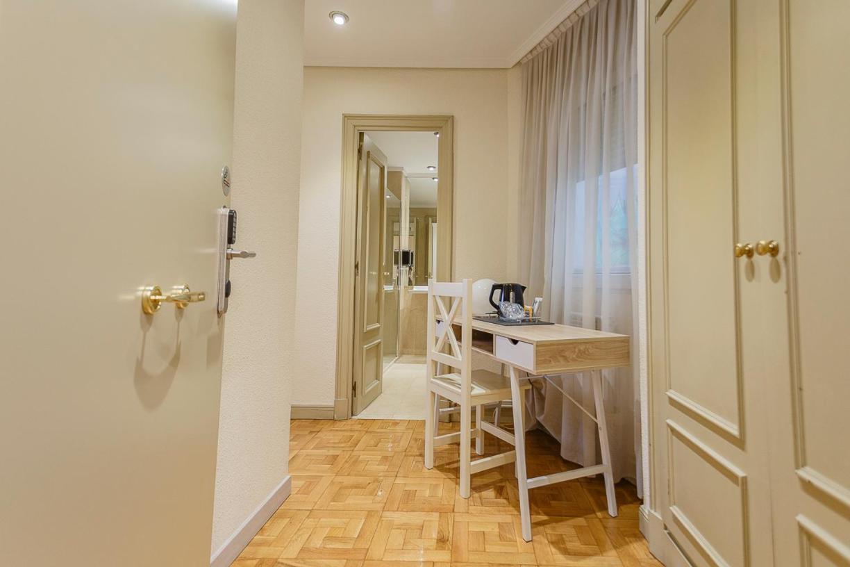 Hostal Rodas Pamplona Esterno foto