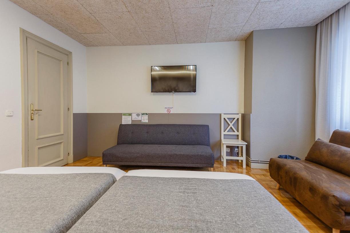 Hostal Rodas Pamplona Esterno foto